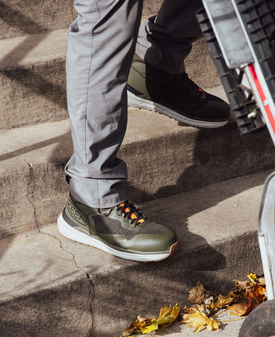 Men's Synchro Waterproof Work Boot (Carbon Toe) Magnet/Black - Image 8